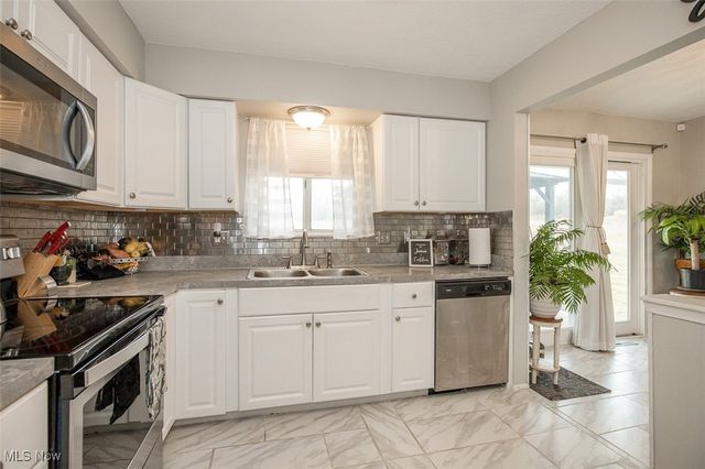 6031 Sunset Drive, Bedford Heights, OH 44146