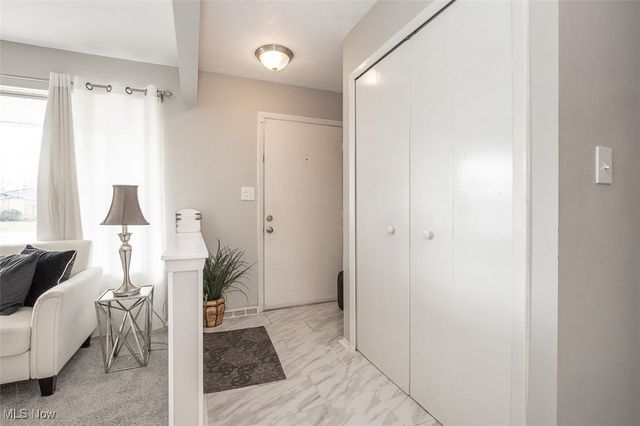 6031 Sunset Drive, Bedford Heights, OH 44146