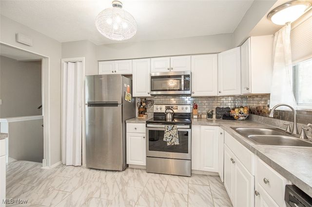 6031 Sunset Drive, Bedford Heights, OH 44146