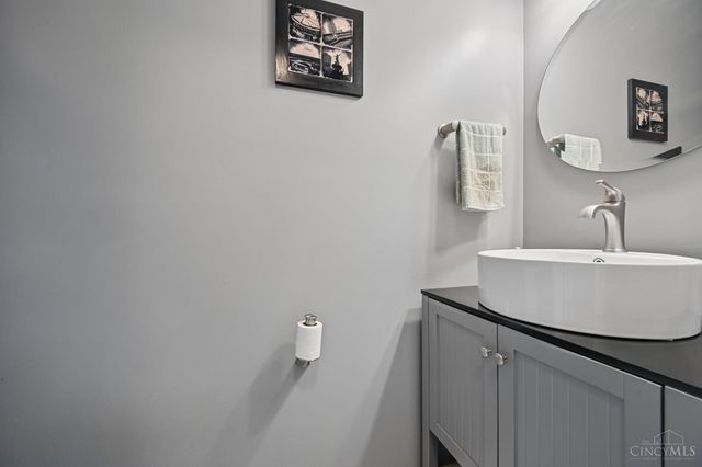 8592 Sunmont Drive, Anderson Twp, OH 45255