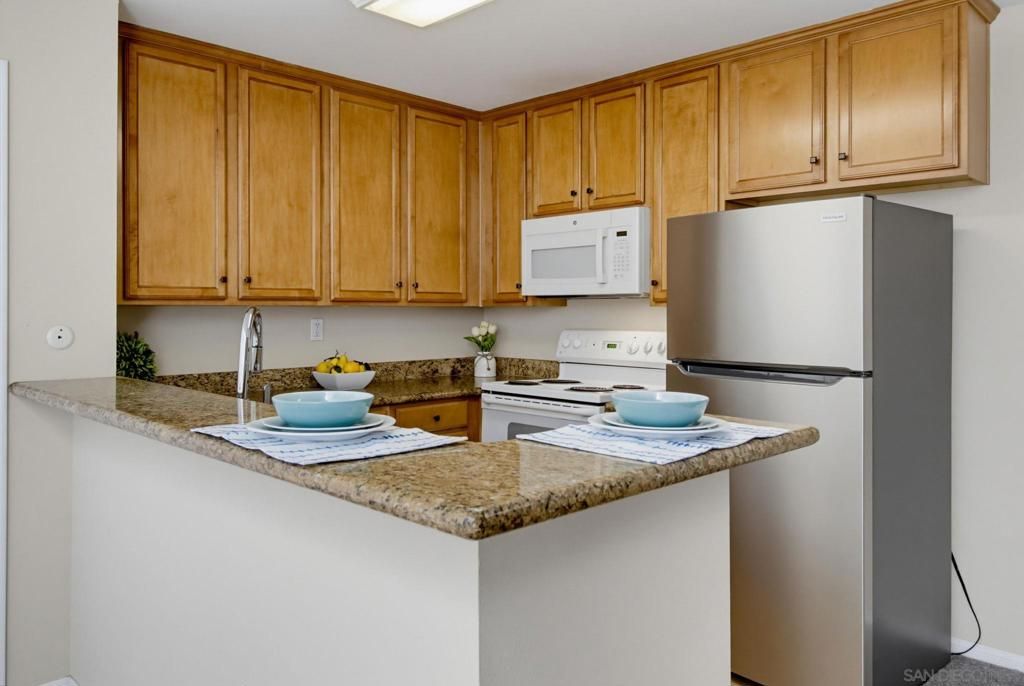3456 Castle Glen Dr 256, San Diego, CA 92123 — exterior