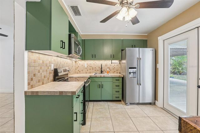 7017 MEADOWLAWN DRIVE N, St Petersburg, FL 33712