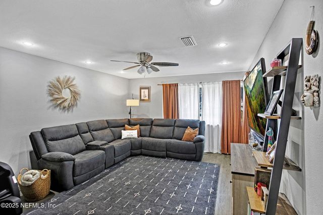 1542 CELLAR Circle, Jacksonville, FL 32225