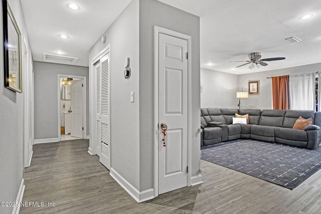 1542 CELLAR Circle, Jacksonville, FL 32225