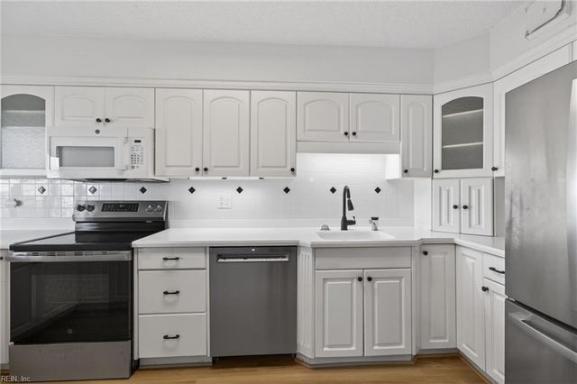 3288 Page Ave Apt 710, Virginia Beach, VA 23451