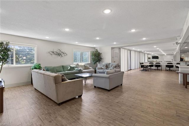 3288 Page Ave Apt 710, Virginia Beach, VA 23451