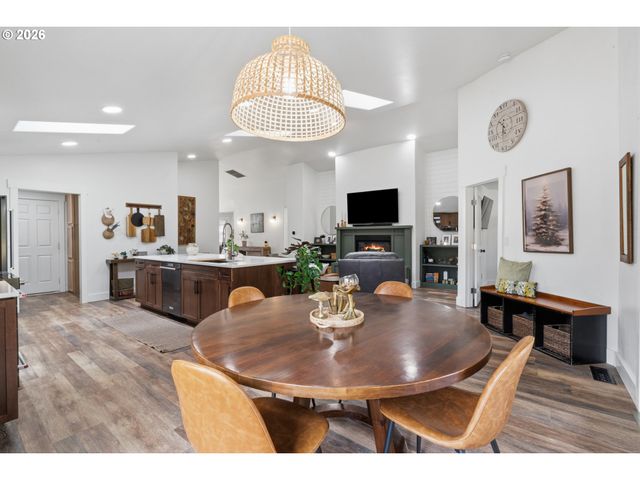 1267 GRANT St, Philomath, OR 97370