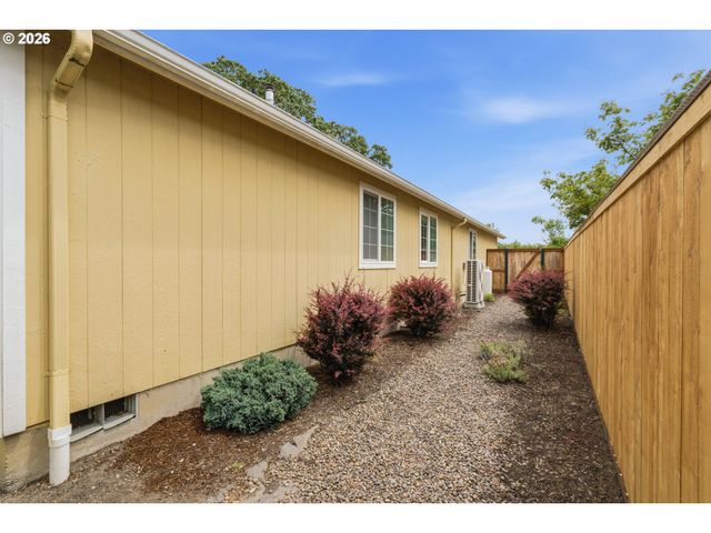 1267 GRANT St, Philomath, OR 97370