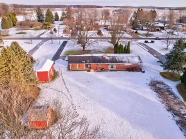 1484 S Beyer Road, Saginaw, MI 48601