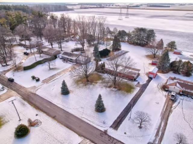 1484 S Beyer Road, Saginaw, MI 48601