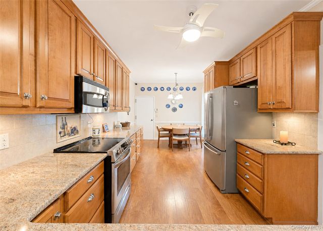 61 Willow Ridge Drive, Smithtown, NY 11787