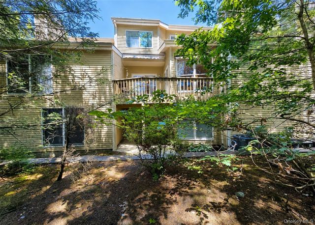 61 Willow Ridge Drive, Smithtown, NY 11787