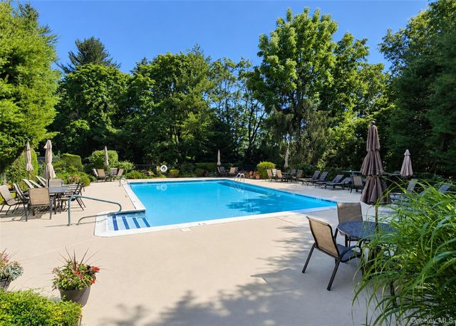 61 Willow Ridge Drive, Smithtown, NY 11787