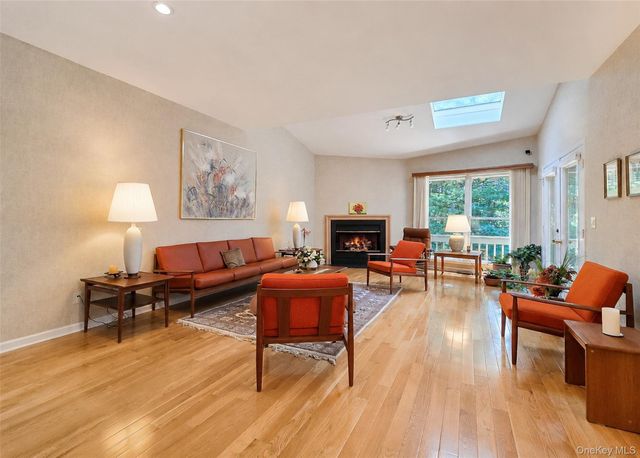 61 Willow Ridge Drive, Smithtown, NY 11787