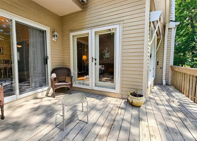 61 Willow Ridge Drive, Smithtown, NY 11787
