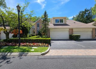 61 Willow Ridge Drive, Smithtown, NY 11787