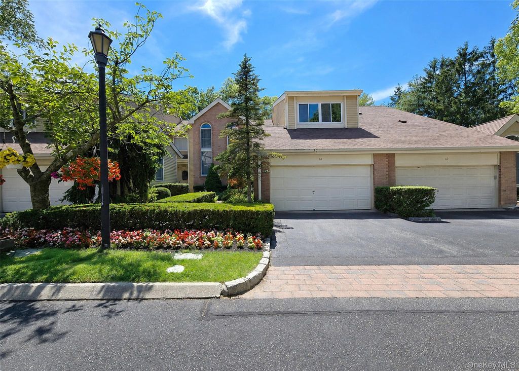 61 Willow Ridge Drive, Smithtown, NY 11787