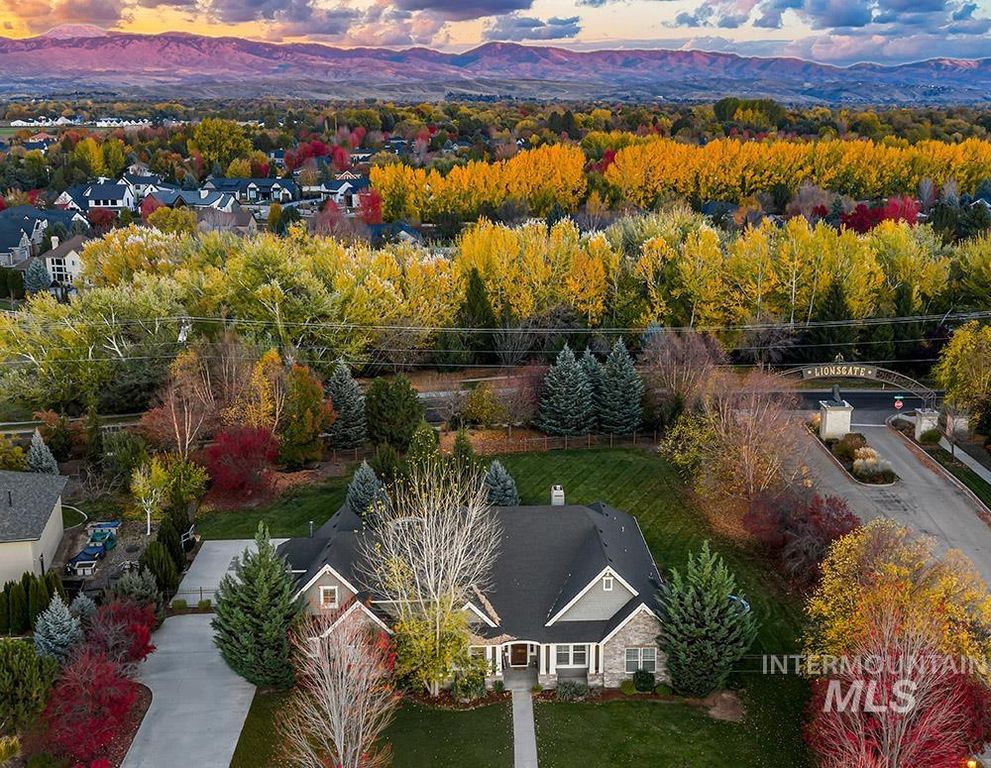 1102 N Lionbridge Ave, Eagle, ID 83616