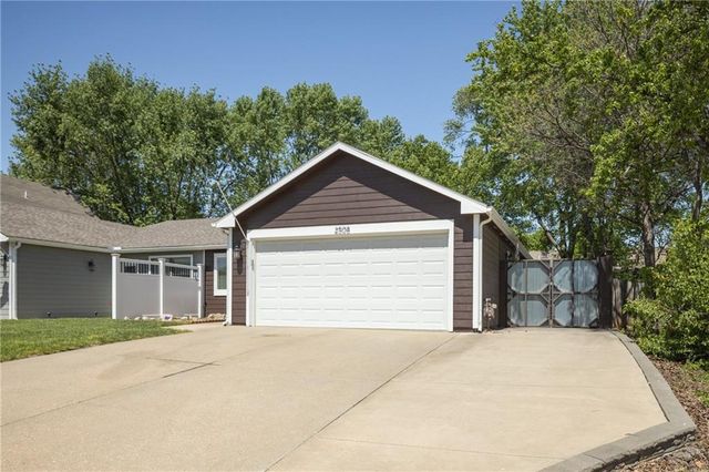 2508 Crestline Court, Lawrence, KS 66407
