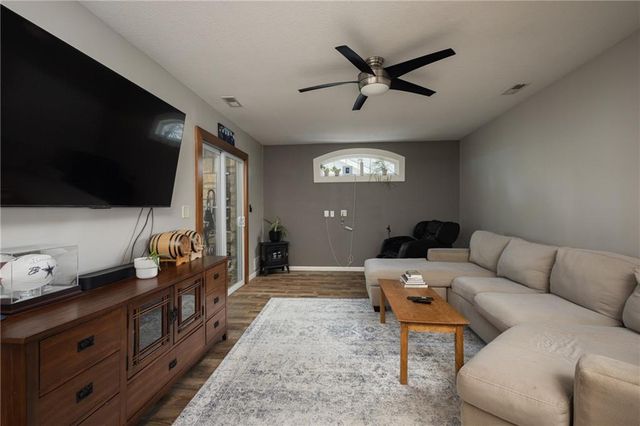 2508 Crestline Court, Lawrence, KS 66407