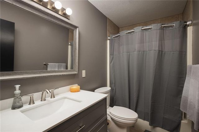 2508 Crestline Court, Lawrence, KS 66407