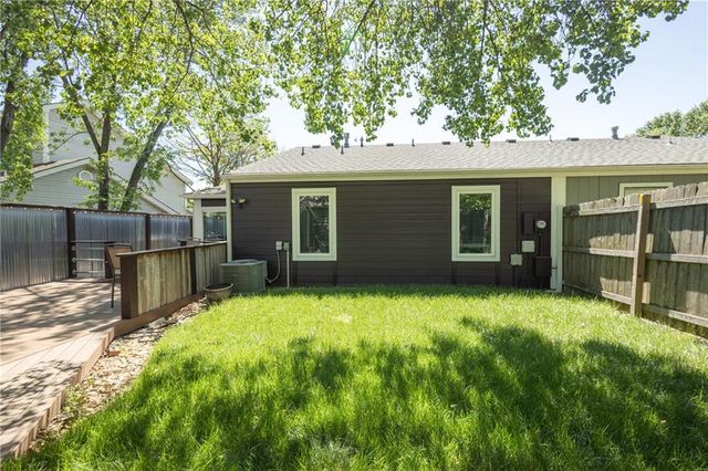 2508 Crestline Court, Lawrence, KS 66407