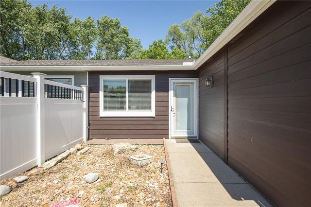 2508 Crestline Court, Lawrence, KS 66407