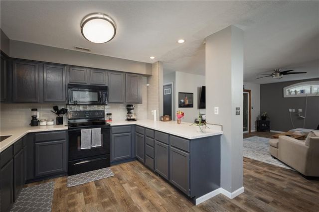 2508 Crestline Court, Lawrence, KS 66407
