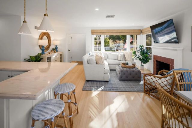 909 1st St, Coronado, CA 92118