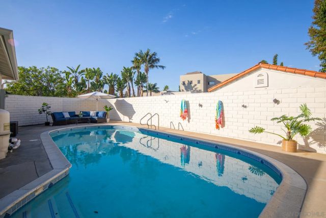 909 1st St, Coronado, CA 92118