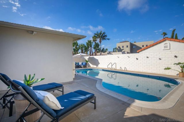 909 1st St, Coronado, CA 92118