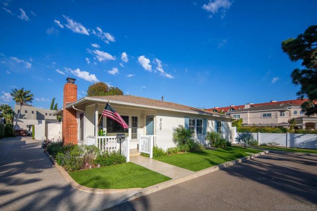 909 1st St, Coronado, CA 92118