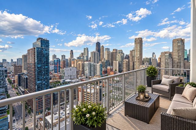 200 W Grand Avenue 2700, Chicago, IL 60654