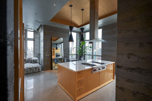 200 W Grand Avenue 2700, Chicago, IL 60654