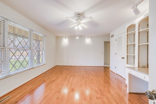 805 S 16th Street, Murray, KY 42071