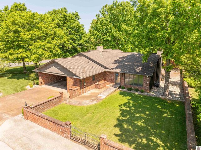 805 S 16th Street, Murray, KY 42071