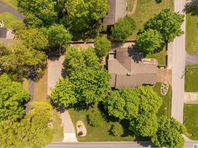 805 S 16th Street, Murray, KY 42071