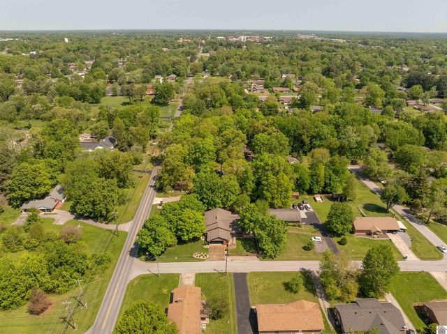 805 S 16th Street, Murray, KY 42071