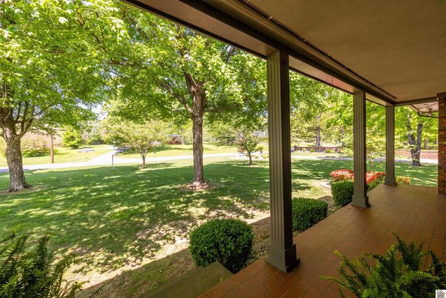 805 S 16th Street, Murray, KY 42071