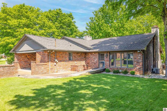 805 S 16th Street, Murray, KY 42071