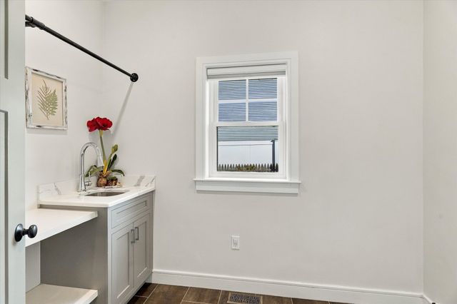 16 Sheridan St, Billerica, MA 01821