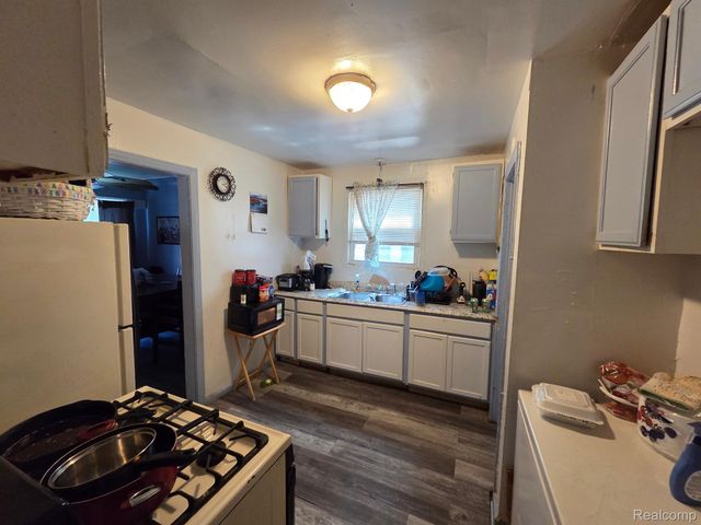 8869 MANOR Street, Detroit, MI 48204