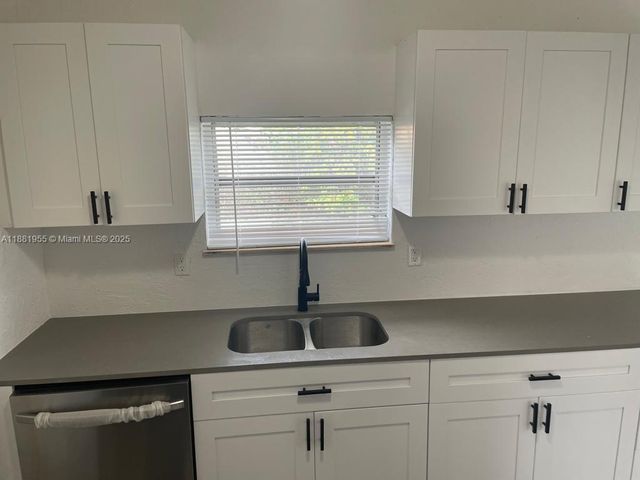 4301 NW 59th Ct, North Lauderdale, FL 33319