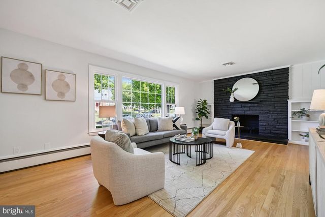 9915 WILDWOOD RD, Kensington, MD 20895