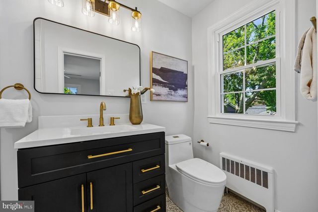 9915 WILDWOOD RD, Kensington, MD 20895