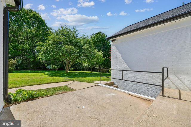 9915 WILDWOOD RD, Kensington, MD 20895