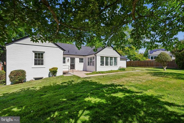 9915 WILDWOOD RD, Kensington, MD 20895