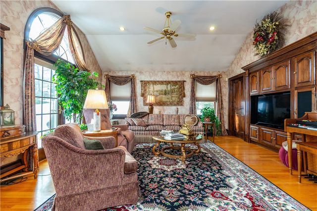 90 Putnam Avenue, Johnston, RI 02919