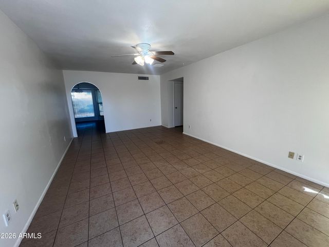 1550 W Knowles Avenue, Mesa, AZ 85202