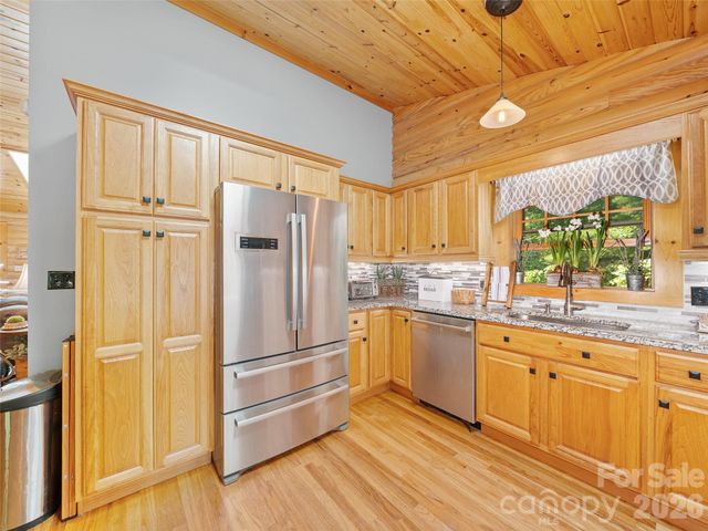 357 Rosewood Lane, Burnsville, NC 28714